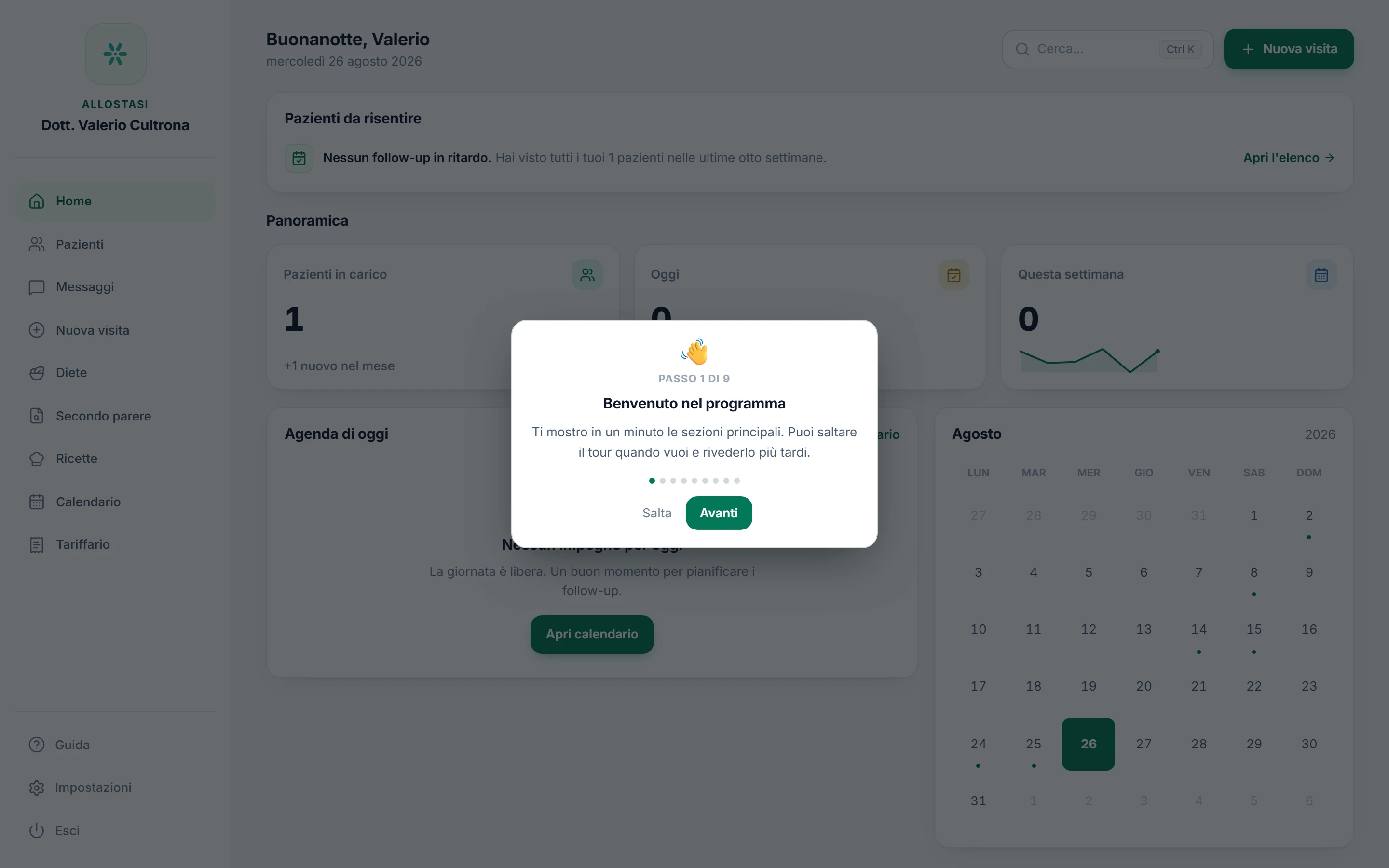 Una schermata con il tour guidato di benvenuto che evidenzia il menu laterale e spiega le sezioni del software.